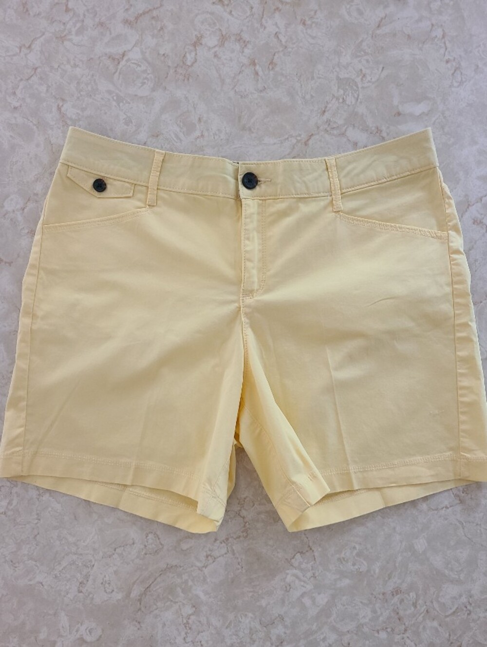 Lee Natural Fit Women's Shorts Sz 12  Yellow